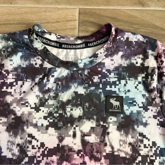 Abercrombie & Fitch Active Gamer Shirt - Picture 2 of 5